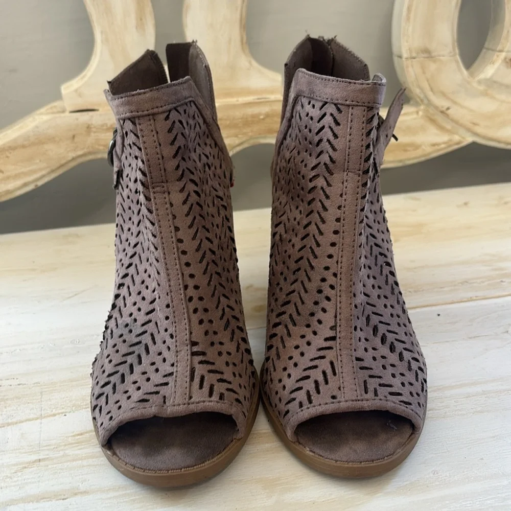 Brown Peep-Toe Block Heel Sandals Size 8‎ 1/2